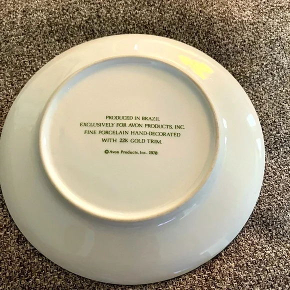 Vintage Strawberry Porcelain 22k Gold Trim Plate with strawberry bath soaps‎ - Picture 5 of 11